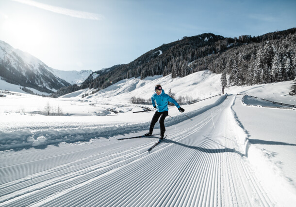     Markus Kröll cross country skiing in the Zillertal region / Zillertal Tourismus GmbH